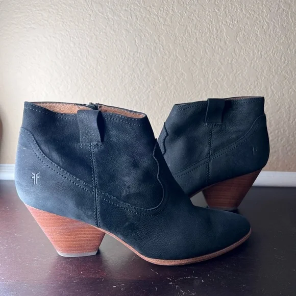 Vintage Fashion US 9.5 Frye Reina Black Suede Leather Shoe / Bootie / Ankle Boot